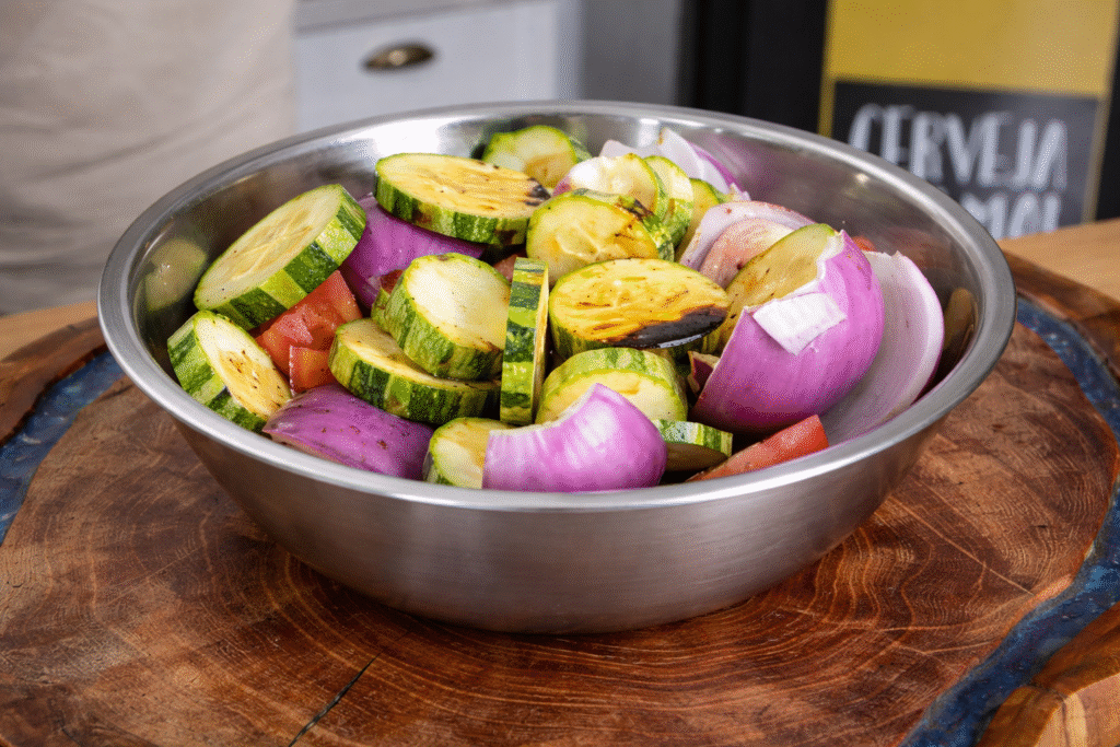 LEGUMES-TEMPERADOS-PARA-ESPETINHO-1024x683 Espetinho de Legumes na Brasa: Receita Simples, Saborosa e Perfeita para o Churrasco