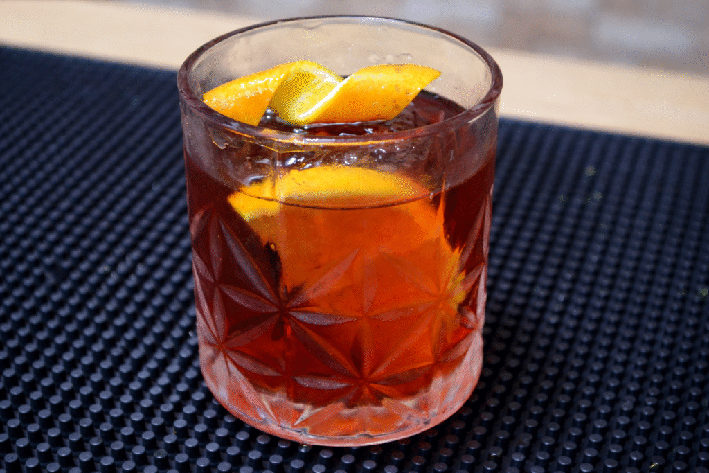 Negroni-do-chef-pv-show-2-1-1024x683 Negroni perfeito: receita clássica, história rápida e como servir do jeito certo