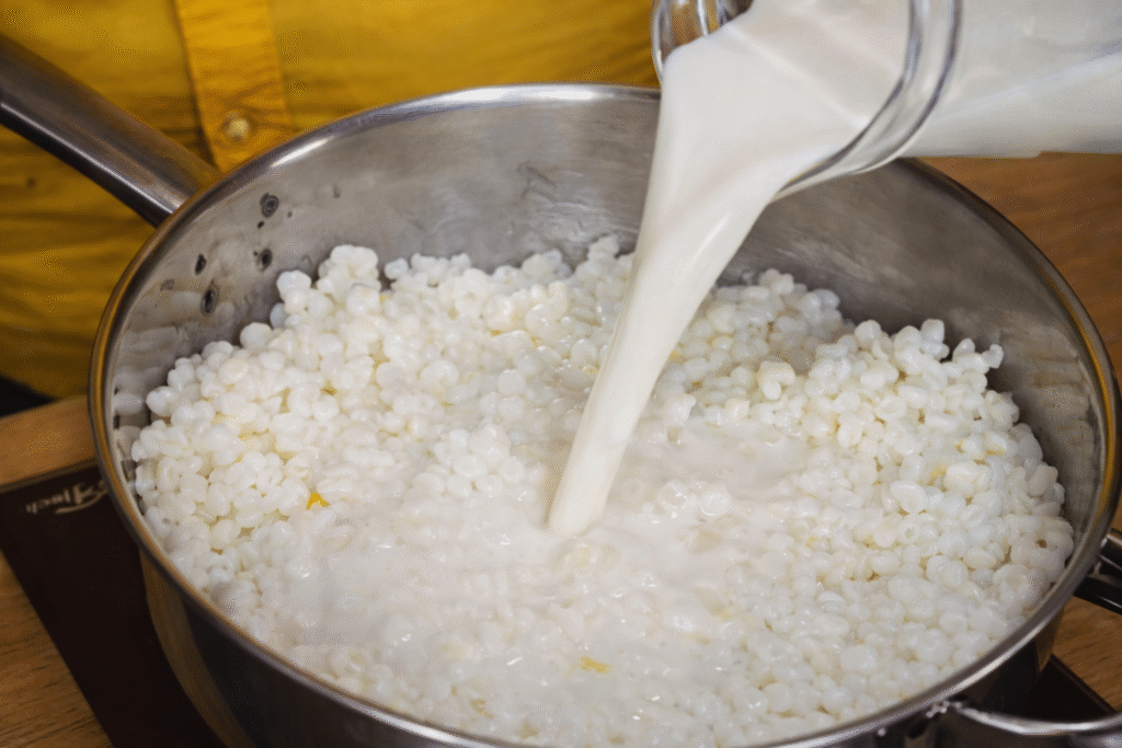 PREPARANDO-O-CREME-PARA-A-CANJICA-1024x683 Canjica Cremosa de Festa Junina: Receita Tradicional e Fácil