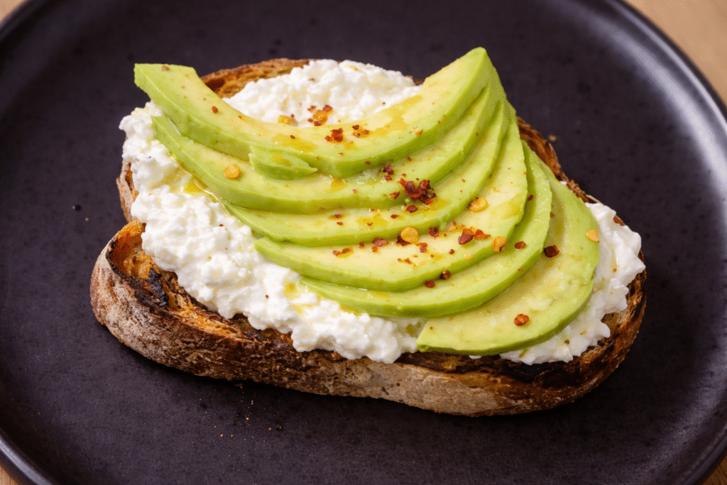 avocado-toast-1024x683 Avocado Toast com Creme de Ricota: Receita Fácil, Saudável e Deliciosa