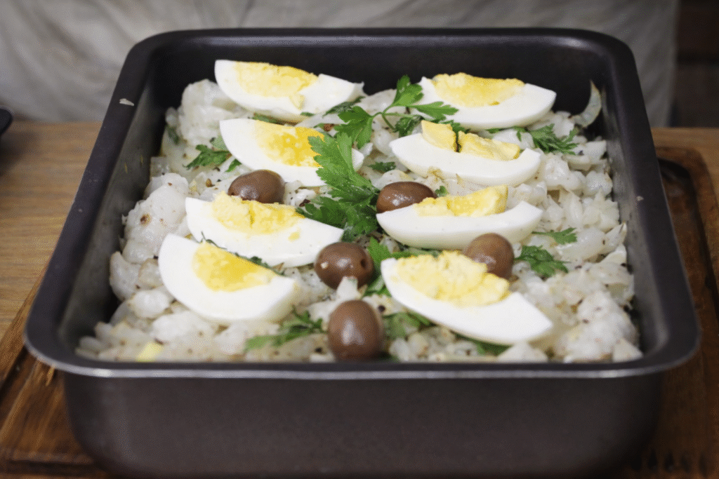 bacalhau-a-gomes-de-sa-indo-para-o-forno-1024x683 Bacalhau à Gomes de Sá: Receita Tradicional Portuguesa