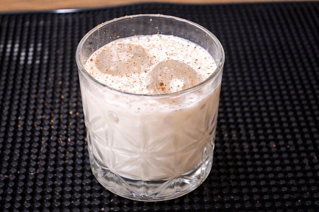 brandy-alexander-1024x683 Alexander com Conhaque: Coquetel Cremoso, Elegante e Fácil de Fazer