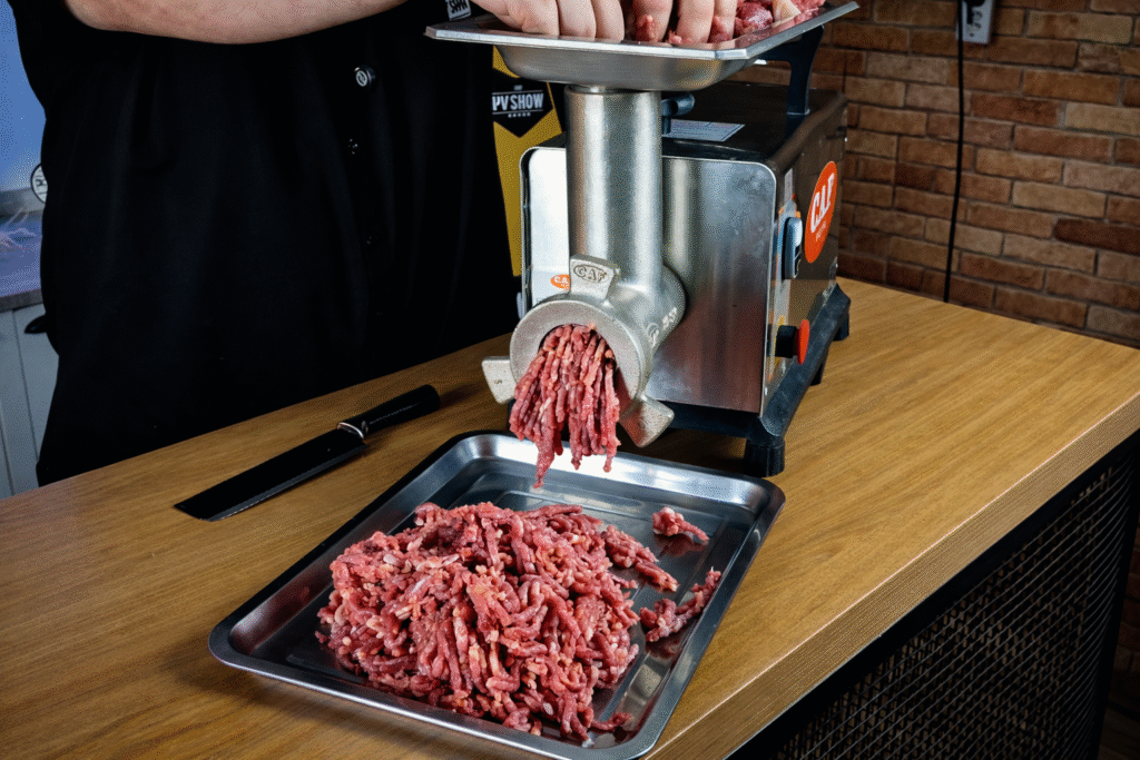 carne-moida-fresca-e-um-grande-diferencial-para-fazer-um-hamburguer-1-1024x683 Carne para X-Salada: Receita Profissional, Suculenta e Perfeita para Lanchonete