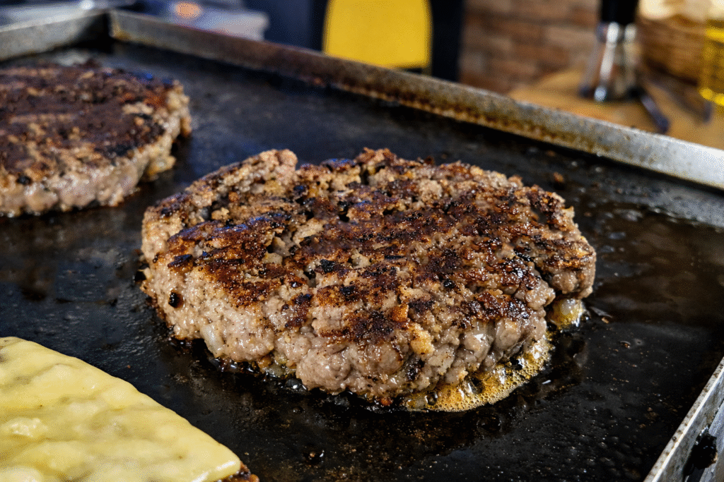 carne-para-x-salada-1024x683 X-Egg de Lanchonete: Receita Completa com Ovo Perfeito e Montagem Profissional