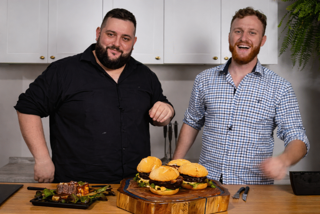 chef-pv-show-com-Crystian-fazendo-coambole-de-carne-1024x683 Rocambole de Carne Moída com Queijo: Receita Fácil e Suculenta