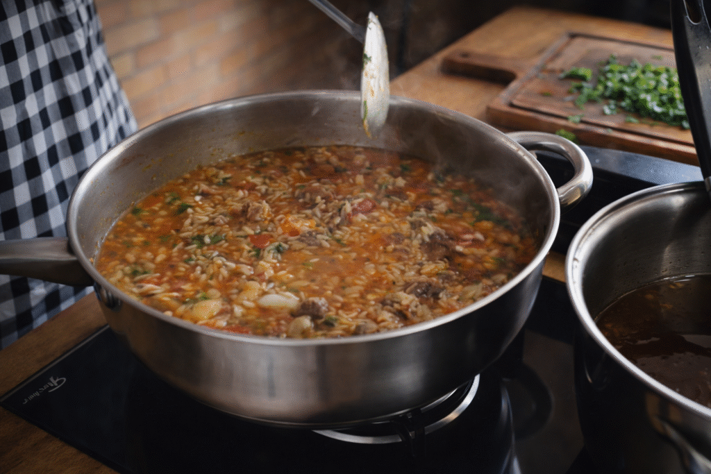 chef-pv-show-cozinhando-arroz-de-rabada-1024x683 Arroz de Rabada: receita saborosa para aproveitar sobras de rabada