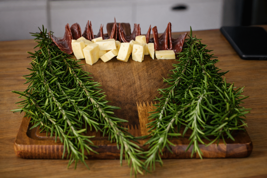 chef-pv-show-montando-arvore-de-natal-de-frios-1024x683 Tábua de Frios de Natal em Formato de Árvore: Ideia Criativa e Fácil para Impressionar