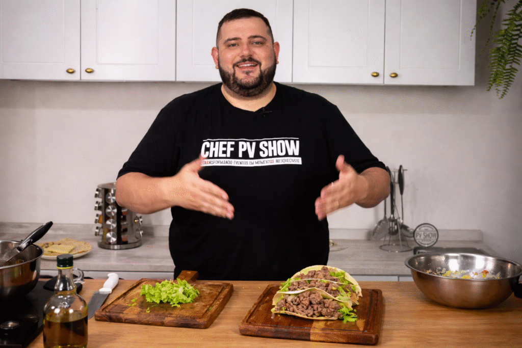 chef-pv-show-preparando-tacos-de-carne-1024x683 Taco de Carne Moída com Guacamole: Receita Mexicana Simples e Crocante