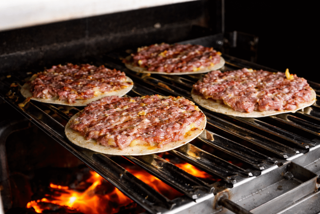 choritaco-grelhando-na-churrasqueira-1024x683 ChoriTaco: A Releitura do Choripán na Brasa que Vai Surpreender