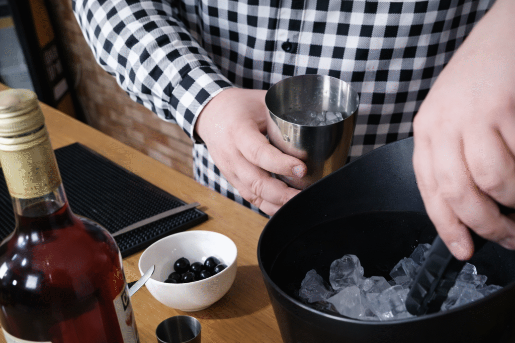 como-fazer-camparinha-de-jabuticaba-1024x683 Camparinha de Jabuticaba: a caipirinha com Campari