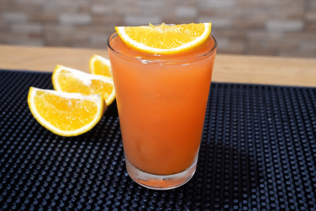 coquetel-garibaldi-1024x683 Garibaldi: drink com Campari e suco de laranja