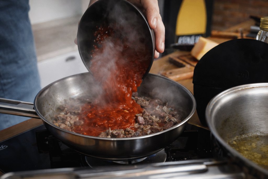 coracao-de-frango-na-frigideira-com-molho-de-tomate-1024x683 Coração de Frango ao Molho com Polenta Cremosa: Receita Reconfortante e Fácil