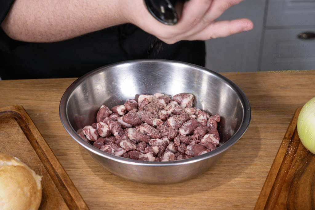 coracaozinho-temperado-para-ir-a-frigideira-1024x683 Coração de Frango Acebolado: Receita de Boteco Fácil e Saborosa
