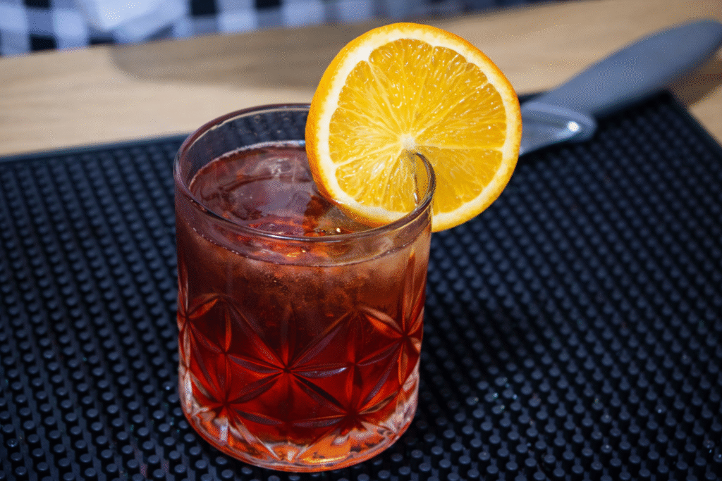 drink-americano-1-1024x683 Americano: drink clássico com Campari, vermute e água com gás