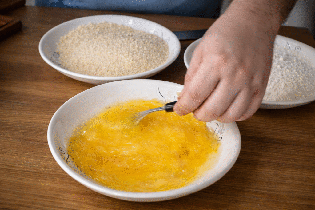 empanamento-para-coracaozinho-1024x683 Coração de Frango Empanado e Frito: Petisco Crocante de Boteco Perfeito