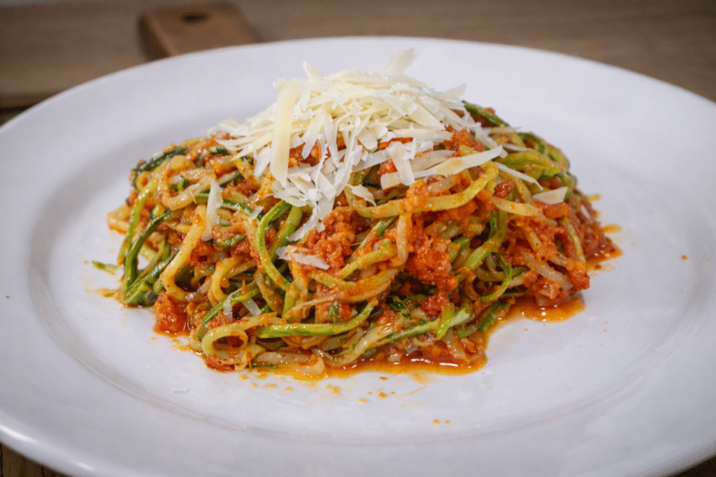 espaguete-de-abobrinha-com-pesto-de-tomate-seco-2-1024x683 Espaguete de Abobrinha: Receita Leve, Saudável e Cheia de Sabor