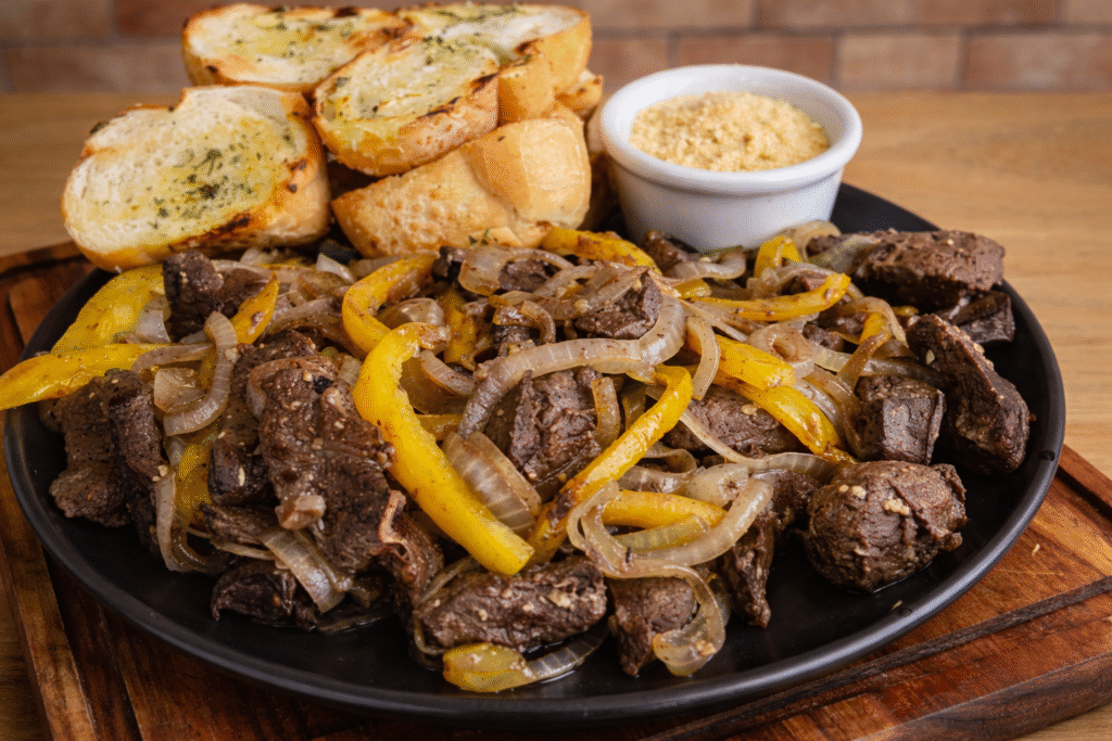 figado-acebolado-com-pao-e-uma-aperitivo-maravilhoso-1-1024x683 Fígado Acebolado: receita simples, nutritiva e cheia de sabor