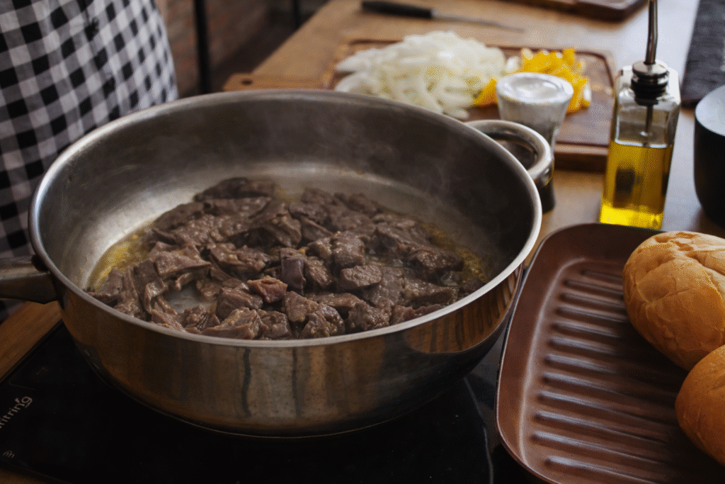 figado-refogado-na-frigideira-1024x683 Fígado Acebolado: receita simples, nutritiva e cheia de sabor