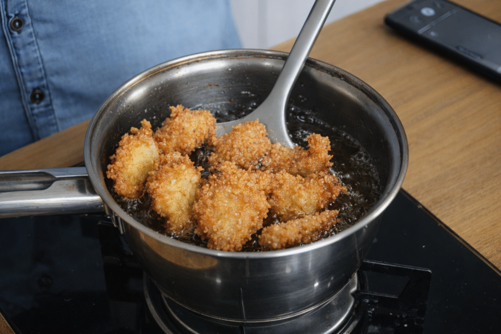 fritando-coracao-de-frango-1024x683 Coração de Frango Empanado e Frito: Petisco Crocante de Boteco Perfeito