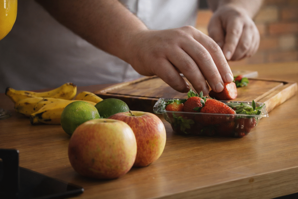 frutas-para-fazer-uma-salada-1024x683 Salada de Frutas Cremosa Perfeita para o Verão