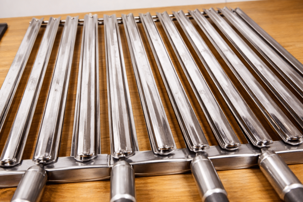 grelhas-argentinas-para-churrasco-de-parrilla-1024x683 Churrasqueira Giratória Elétrica: Vale a Pena? Prós, Contras e Como Funciona