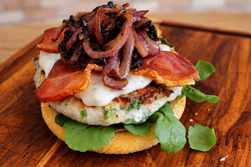 hamburguer-de-peixe-com-bacon-1024x683 Hambúrguer de Peixe com Bacon (Surf)