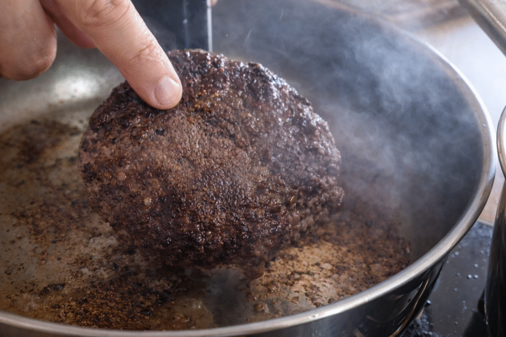 hamburguer-grelhado-na-frigdeira-1024x683 Hambúrguer de fraldinha com creme de gorgonzola