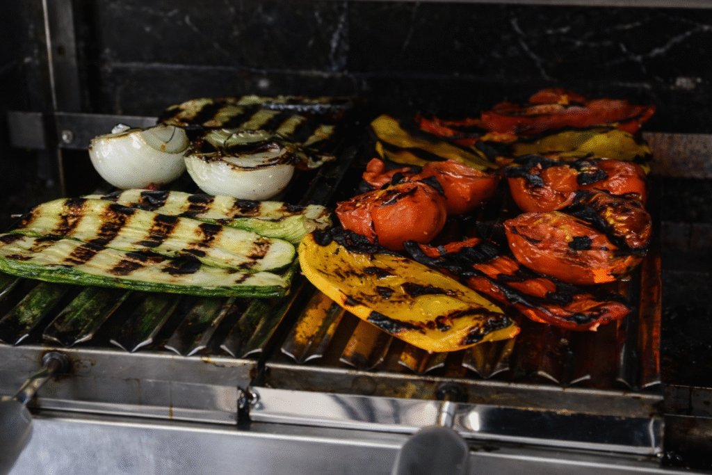 legumes-grelhados-na-brasa-1024x683 Entrecôte com Ratatouille na Brasa: Receita Completa de Churrasco Gourmet