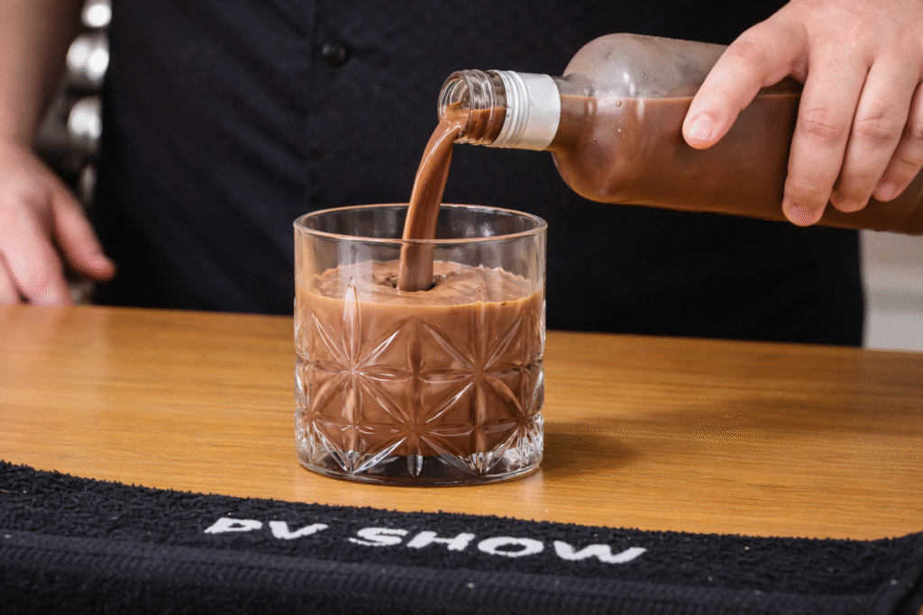 licor-de-cacau-caseiro-1-1024x683 Como Fazer Licor de Cacau Caseiro: Receita Fácil, Barata e Cremosa