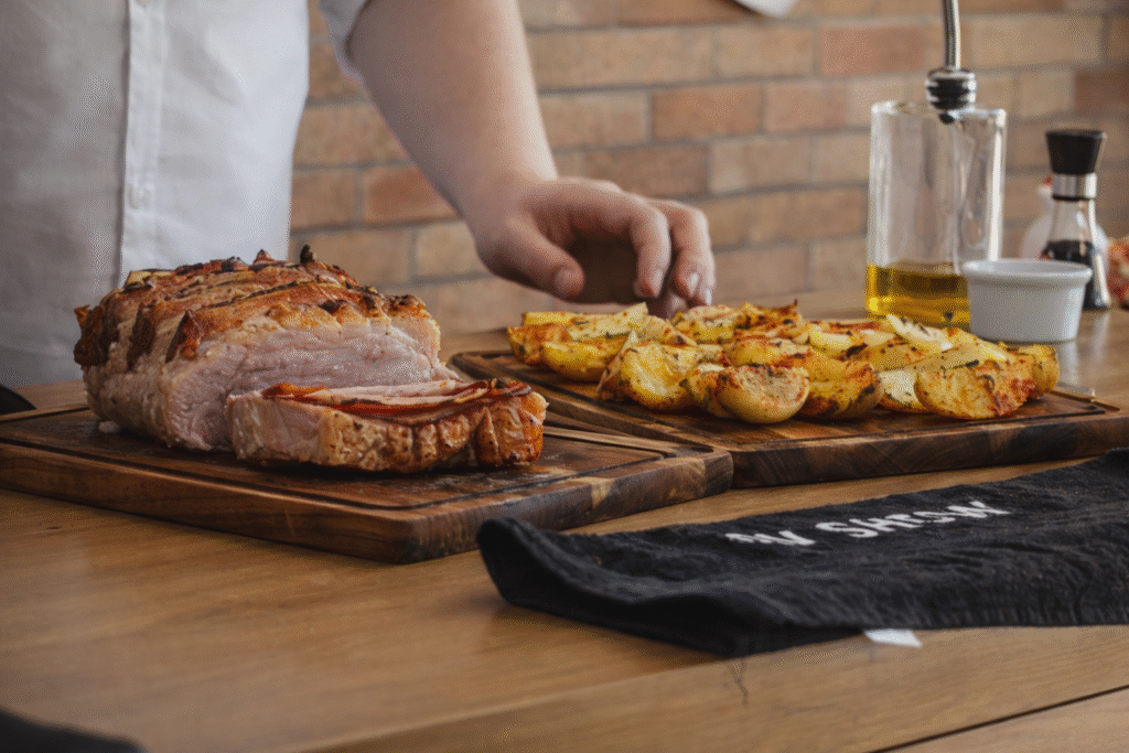 lombo-suino-com-batata-assadas-1-1024x683 Lombo Suíno Assado com Bacon e Batatas Rústicas para o Natal