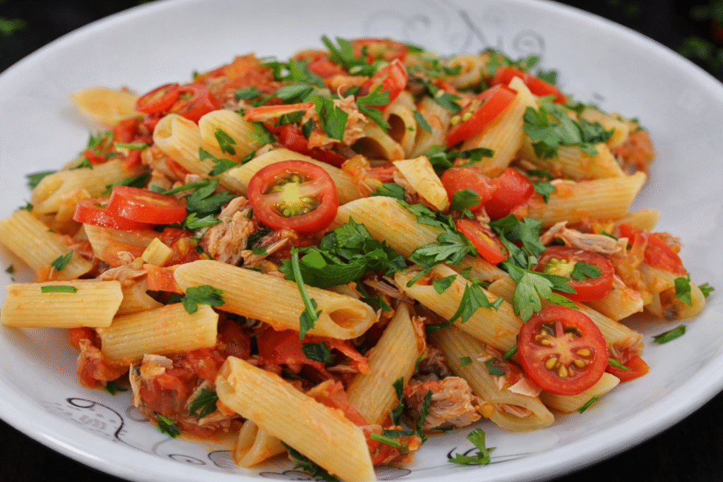 macarrao-com-atum-pronto-em-minutos-1-1024x683 Macarrão com Atum: Receita Fácil, Rápida e Cheia de Sabor