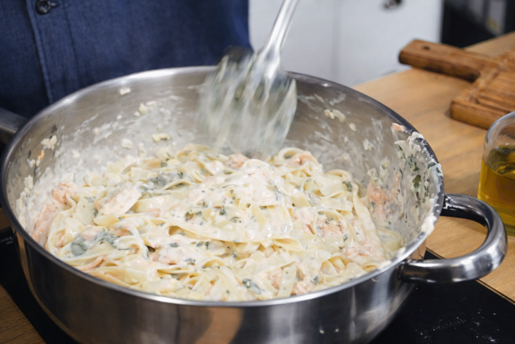 macarrao-com-cogumelo-salmao-1024x683 Macarrão com Cogumelo Salmão: Receita Cremosa e Diferente