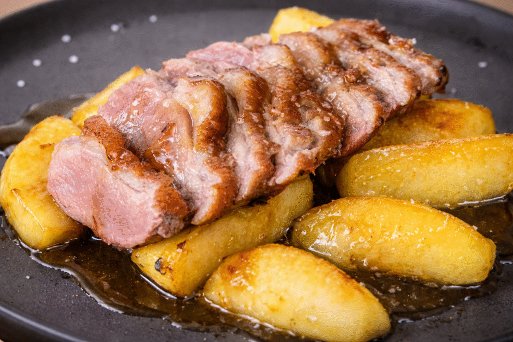 magret-de-pato-com-macas-glaceadas-1-1024x683 Magret de Pato com Maçã Glaceada: Receita Sofisticada na Brasa
