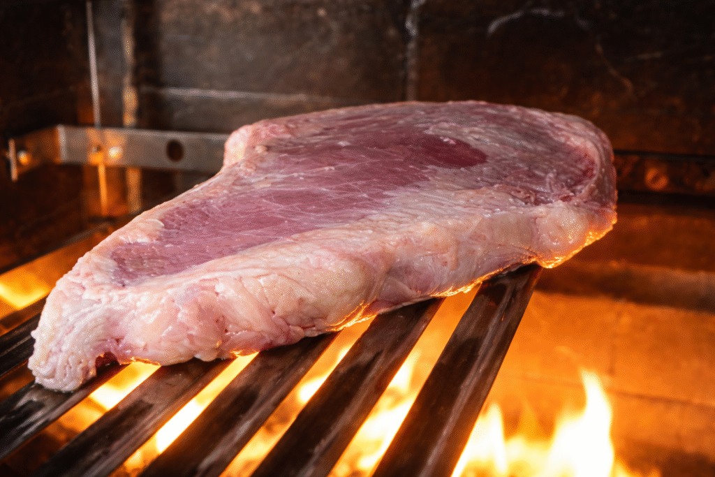 maminha-grelhando-inteira-na-parrilla-1024x683 Maminha na Churrasqueira com Pesto de Rúcula: Receita Suculenta e Diferente