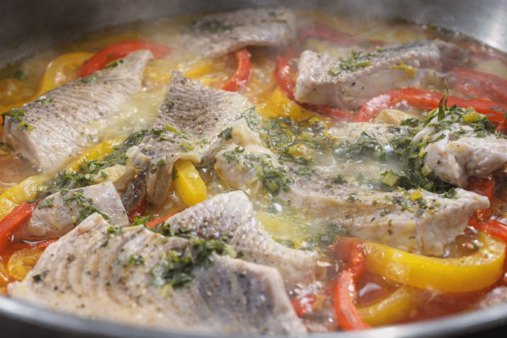 moqueca-de-peixe-sendo-cozida-1024x683 Moqueca de Tilápia Fácil: Receita Rápida, Saborosa e Cheia de História