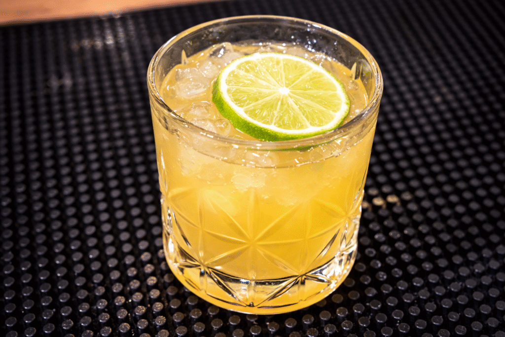 onhaque-sour-do-chef-pv-show-1-1024x683 Conhaque Sour: Drink Fácil, Refrescante e Cheio de Sabor