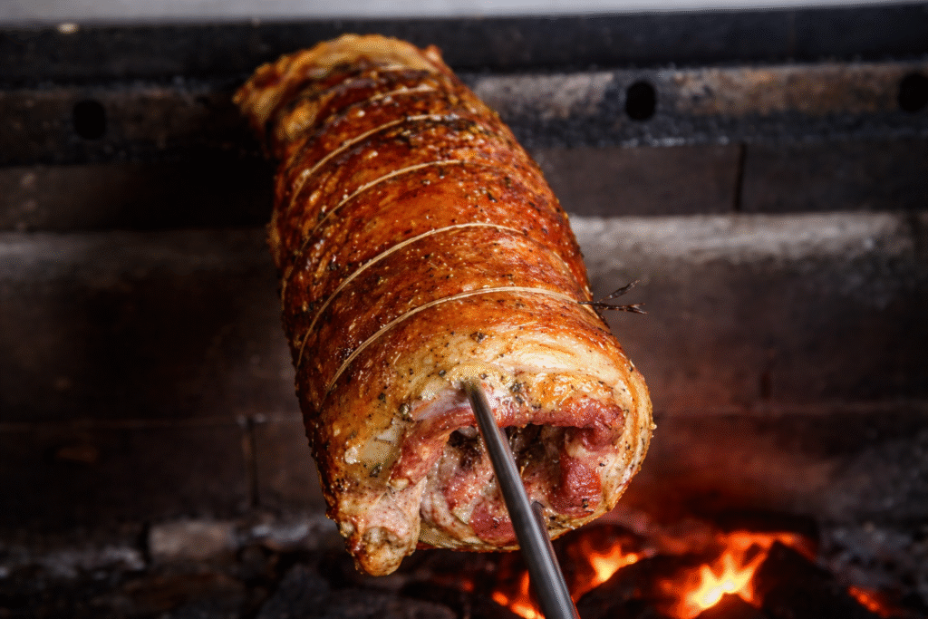 panceta-suina-na-churrasqueira-1024x683 Porchetta Assada com Pururuca: Receita Completa na Churrasqueira e no Forno
