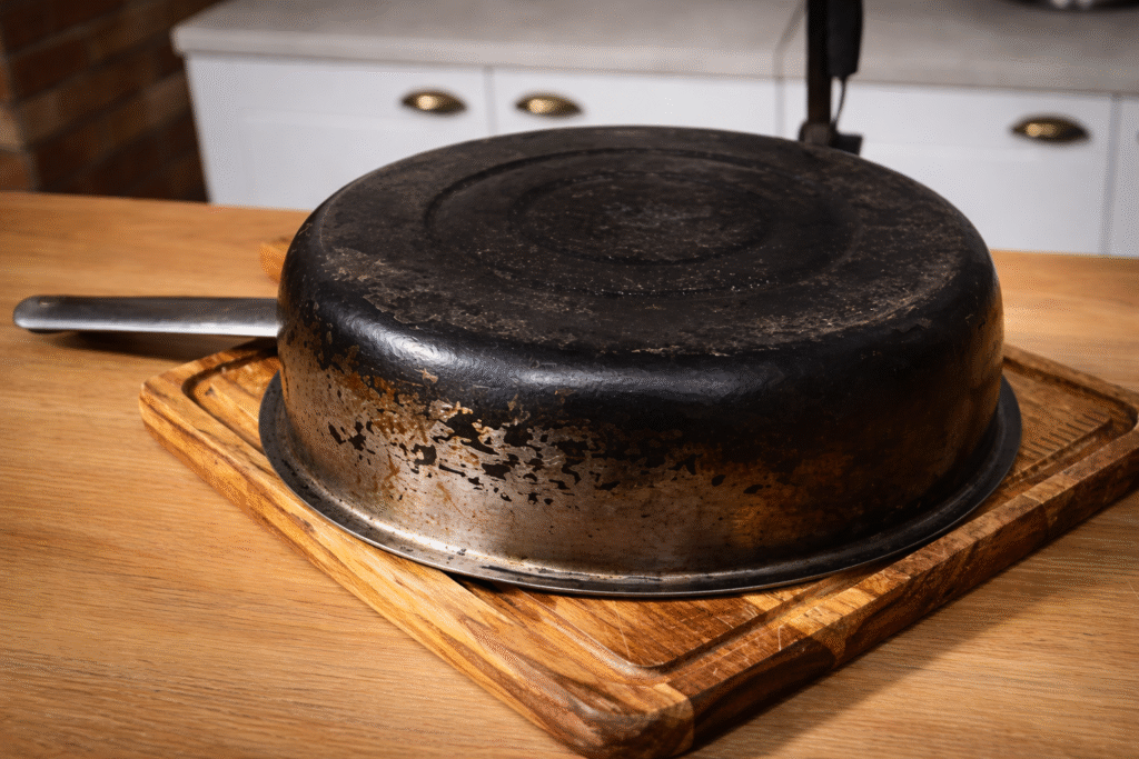 panela-encardida-precisando-de-limpesa-1024x683 Como Limpar Panela Encardida e Deixar Brilhando Como Nova