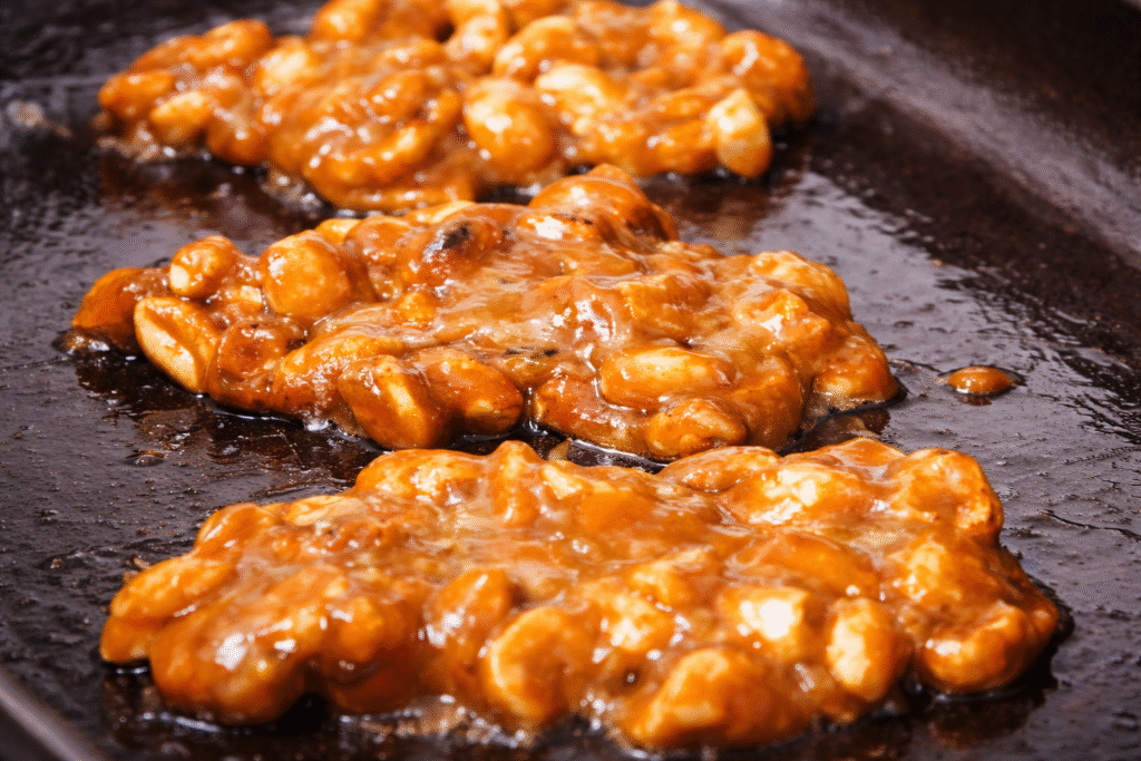 pe-de-molete-servido-em-porcoes-1024x683 Pé de Moleque Crocante: Doce Tradicional de Festa Junina