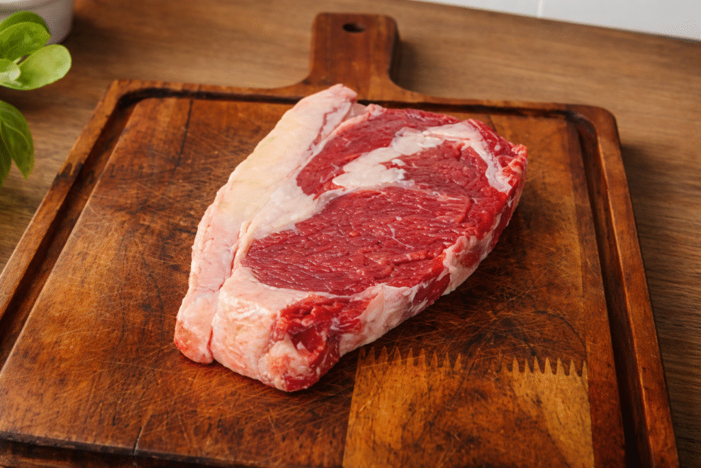 peca-maravilhosa-de-bife-ancho-1024x683 Sanduíche de Bifão Acebolado: Como Transformar o Clássico Bife Acebolado em um Sanduíche Incrível