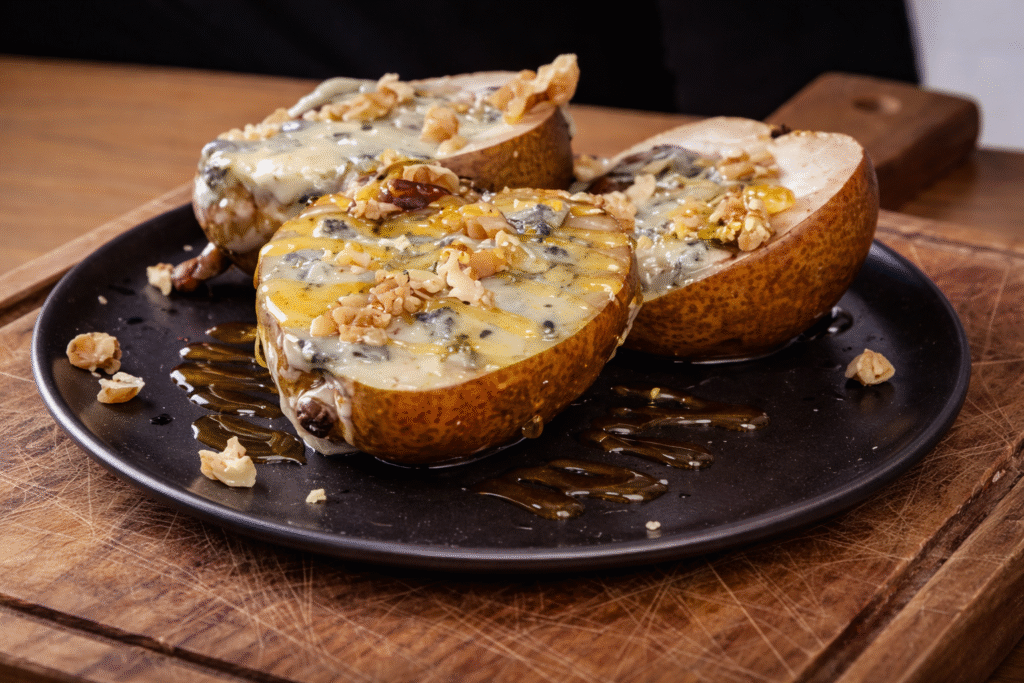 peras-recheadas-com-geleia-e-gorgonzola-2-1024x683 Pera Assada com Gorgonzola e Geleia: Receita Sofisticada e Fácil para Aproveitar Ingredientes