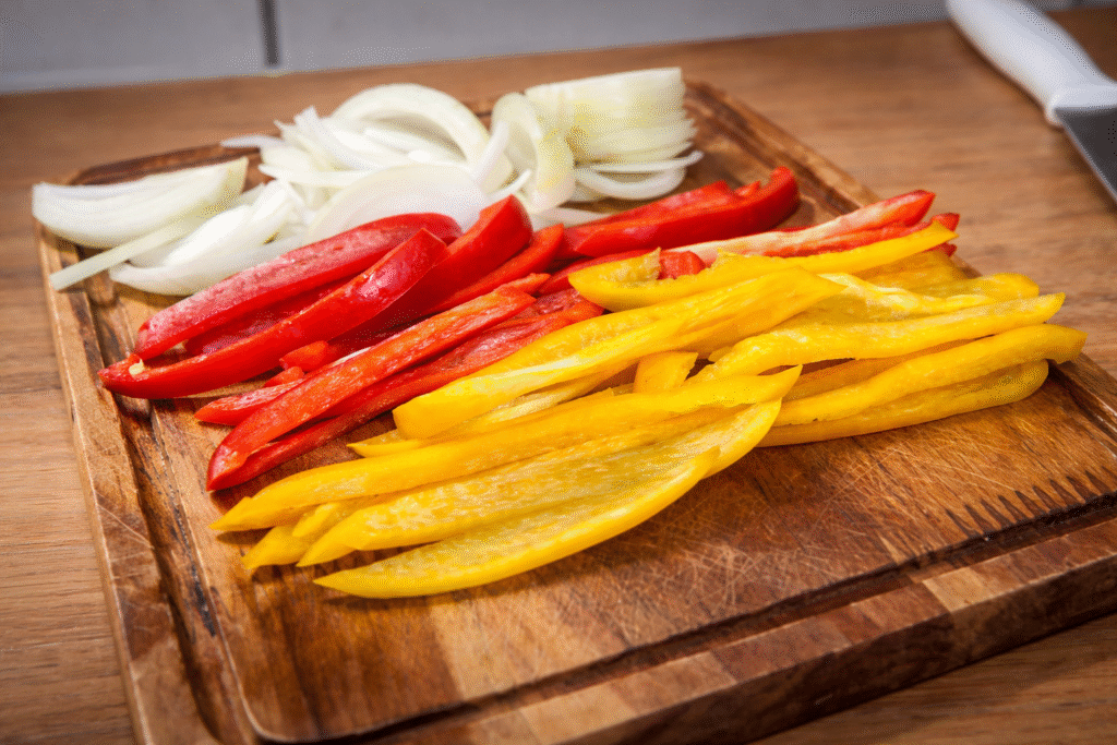 pimentoes-e-cebola-para-um-fajita-de-carne-incrivel-1024x683 Fajitas de Carne: Receita Mexicana Simples, Saborosa e Rápida