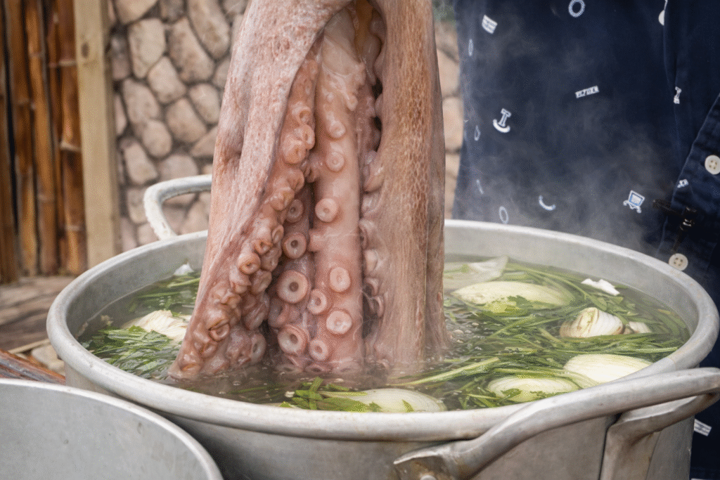 polvo-cozido-a-perfeicao-com-um-caldo-incrivel-1024x683 Polvo com Purê de Batata e Molho Pesto: Receita Sofisticada com Sabor de Restaurante