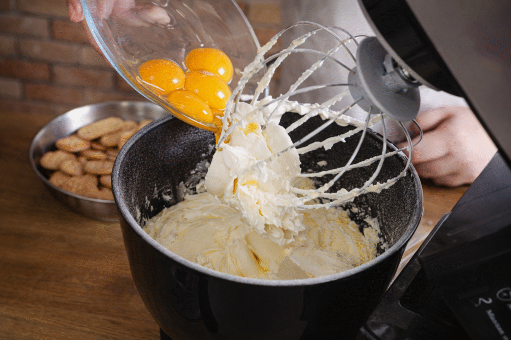 preparacao-da-base-para-torta-de-nozes-1024x683 Torta de Nozes de Ano Novo: Sobremesa Gelada, Fácil e com Cara de Ceia