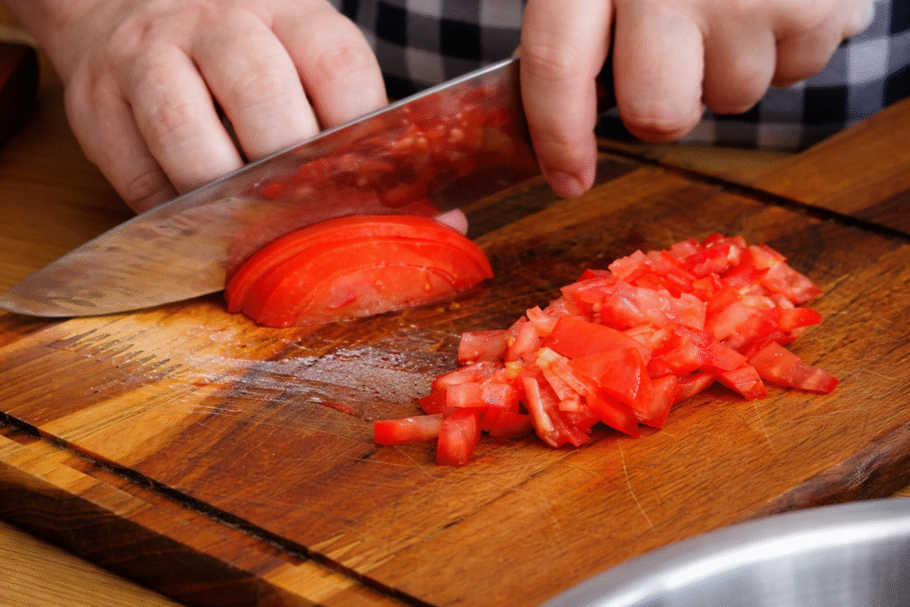 preparando-ingredientes-para-bolinho-de-arroz-1024x683 Bolinho de Arroz: receita perfeita para aproveitar sobras e fazer um petisco delicioso