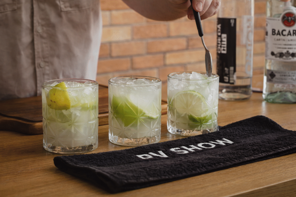 quais-os-nomes-das-caipirinhas-1-1024x683 Caipirinha, Caipiroska e Caipiríssima: Entenda as Diferenças e Aprenda a Fazer