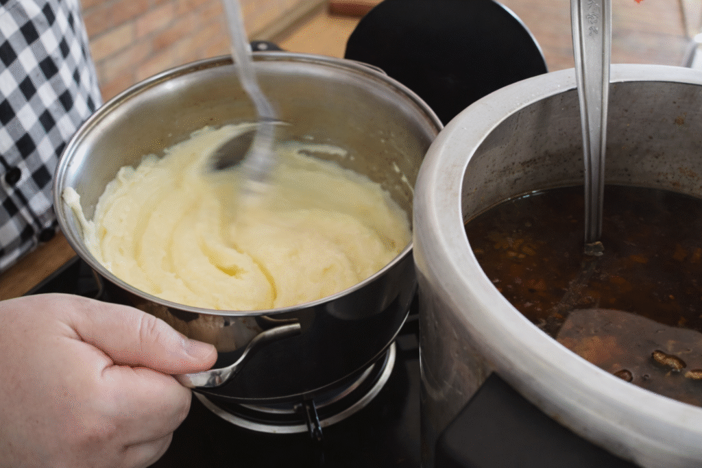 rabada-com-pure-de-batatas-1024x683 Rabada com Purê de Batata Cremoso: receita reconfortante e cheia de sabor