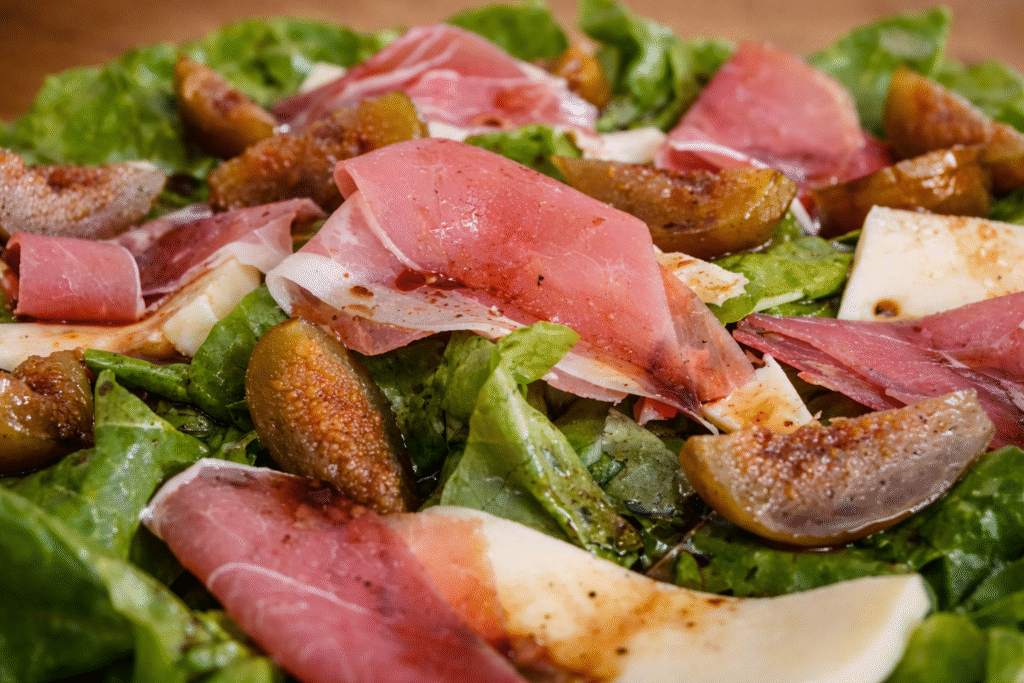 salada-de-natal-do-pv-show-1024x683 Salada de Rúcula com Figo e Presunto Parma: Receita Elegante para a Ceia de Natal