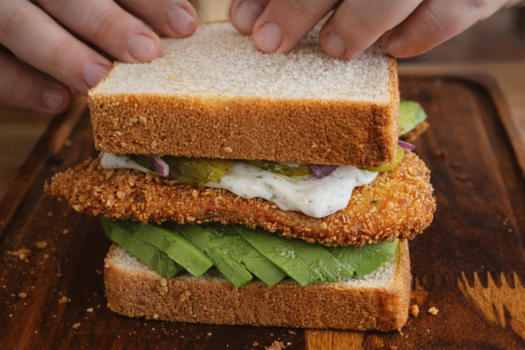 sanduichde-de-peixe-frito-1024x683 Sanduíche de Peixe Frito: receita leve, crocante e perfeita para o verão