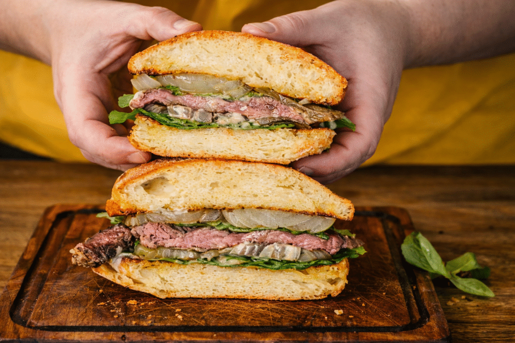 sanduiche-de-bifao-acebolado-2-1024x683 Sanduíche de Bifão Acebolado: Como Transformar o Clássico Bife Acebolado em um Sanduíche Incrível